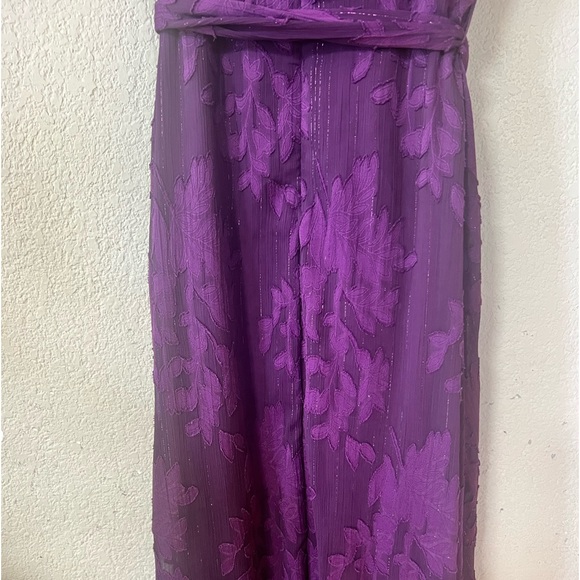 DKNY - Picture 3 of 7